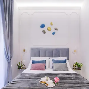https://roma-deluxe-rooms.it-romehotels.com