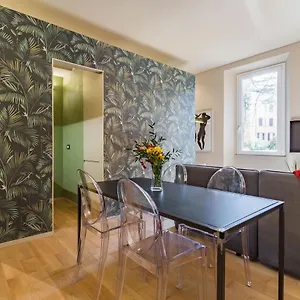 https://epiro-square.it-romehotels.com