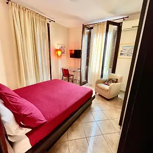 https://catania-duomo-shine.catania-hotels.net